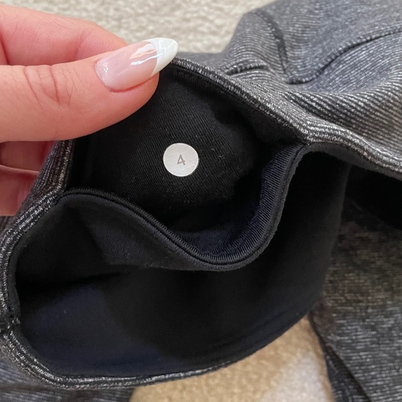 Lululemon Wunder Under Crop *Reversible Black/Wee Stripe Heathered Black Size 4 - Picture 8 of 8
